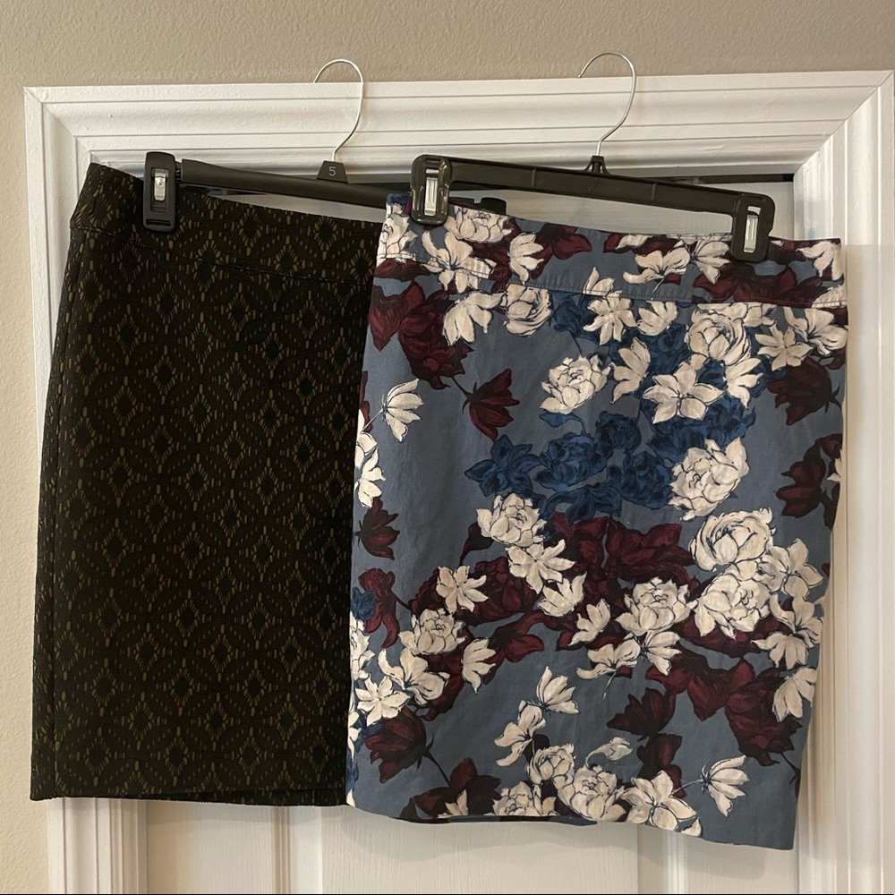 Set of two Ann Taylor Loft skirts size 6. Fashion print